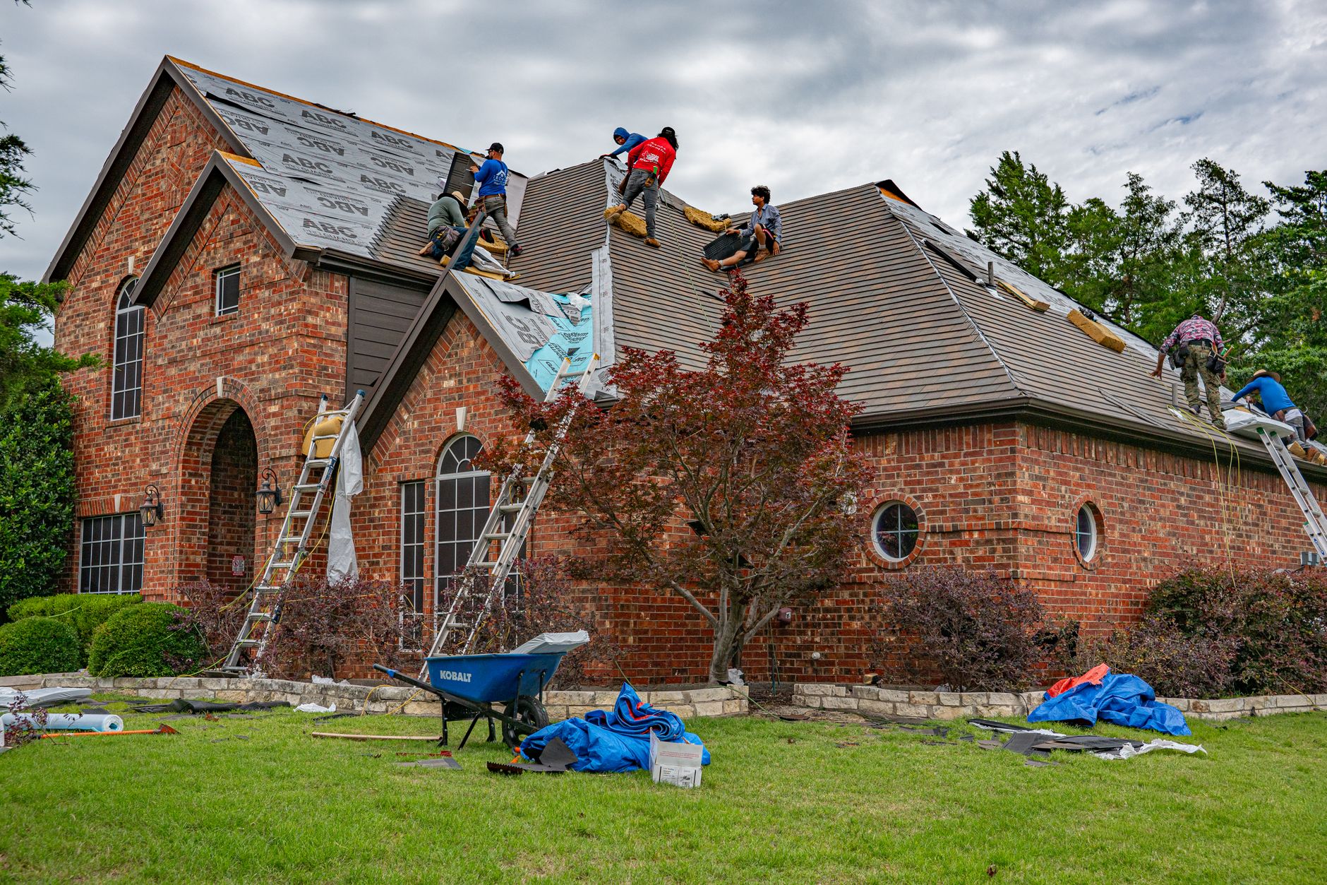roofer replacing shingles New Orleans renovation